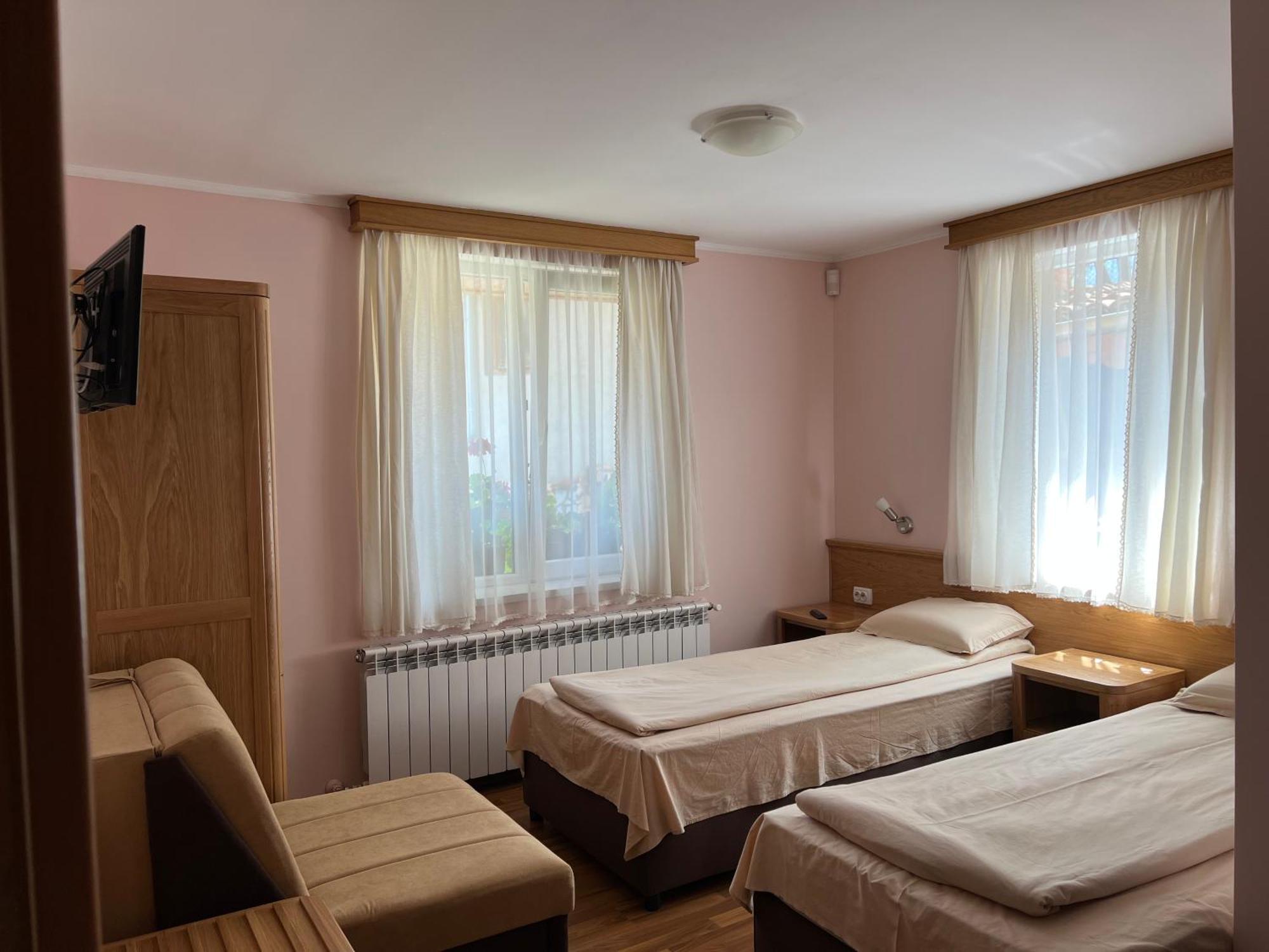 Guest House Roden Dom Koprivchtitsa Extérieur photo